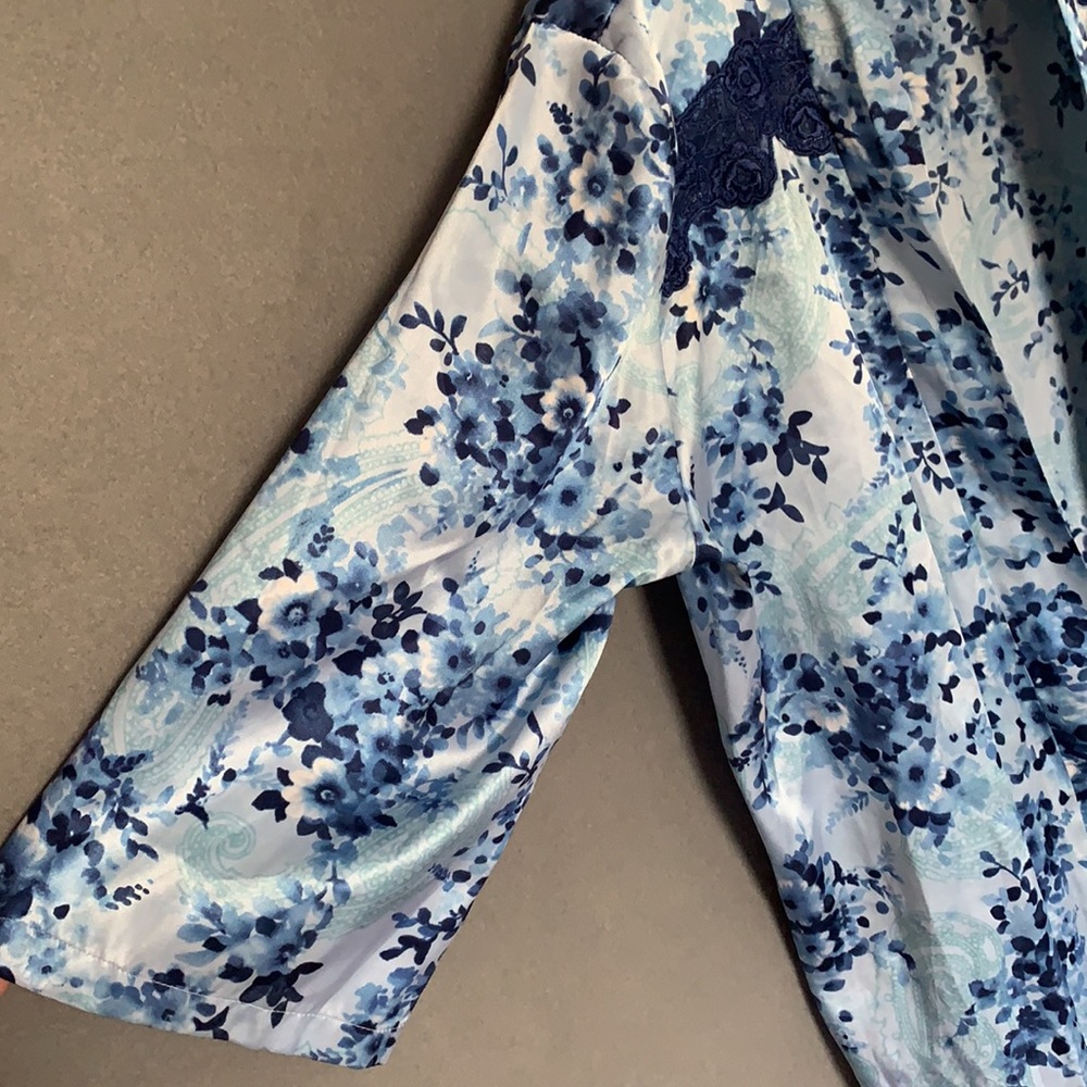 Blue patterned robe - Picture 3 of 9